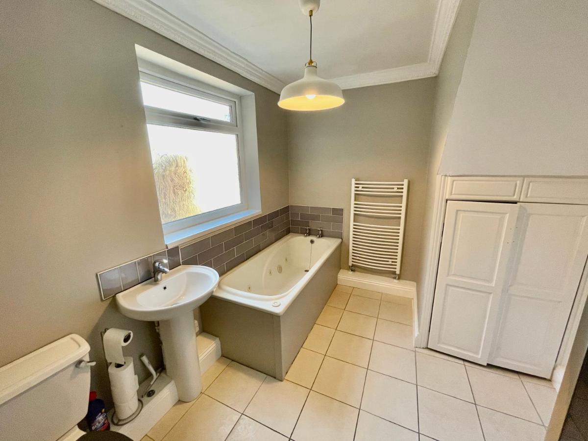 Huge Serviced Apartment With Free Parking Jesmond Екстер'єр фото